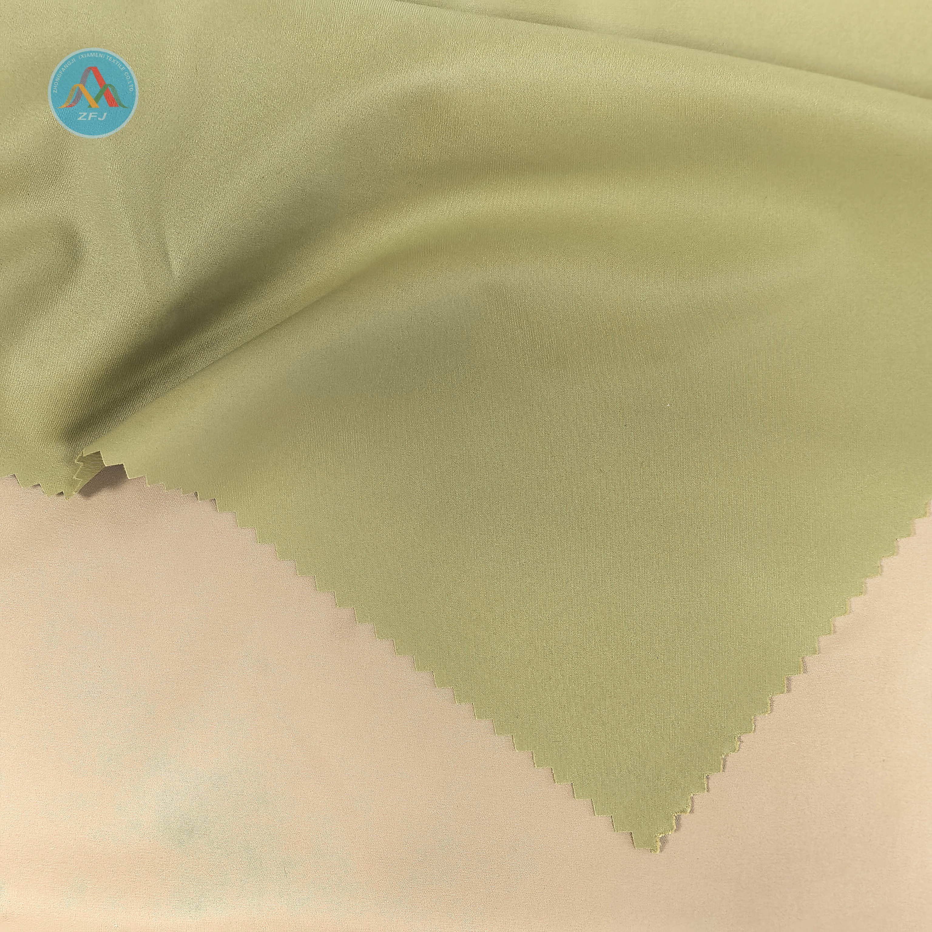 100% Polyester Twill Fabric with Non-Pfc Dwr Finish for Triclimate Jacket