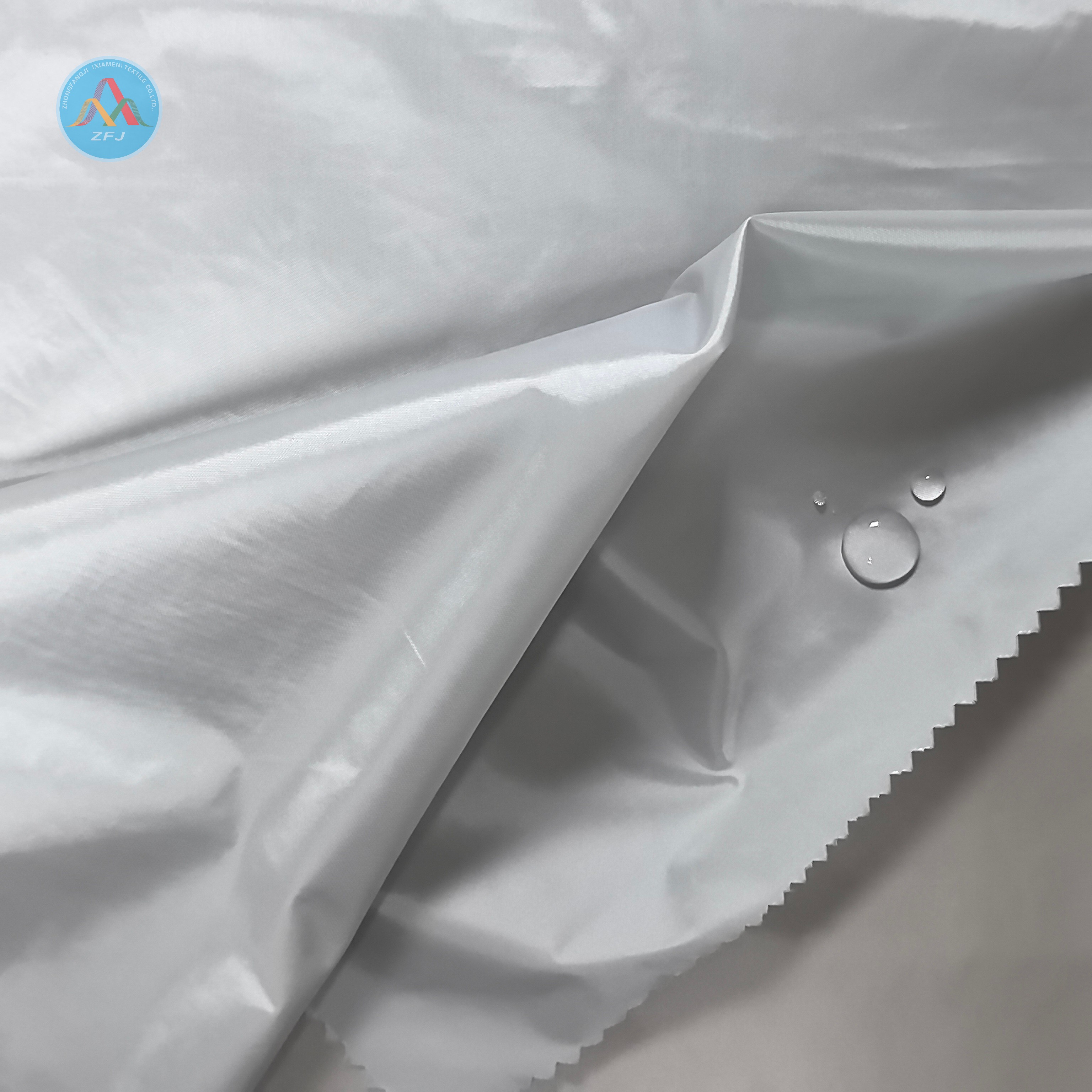20D 100% Nylon Water Repellent Fabric Is Suitable For A Long Padded Jacket