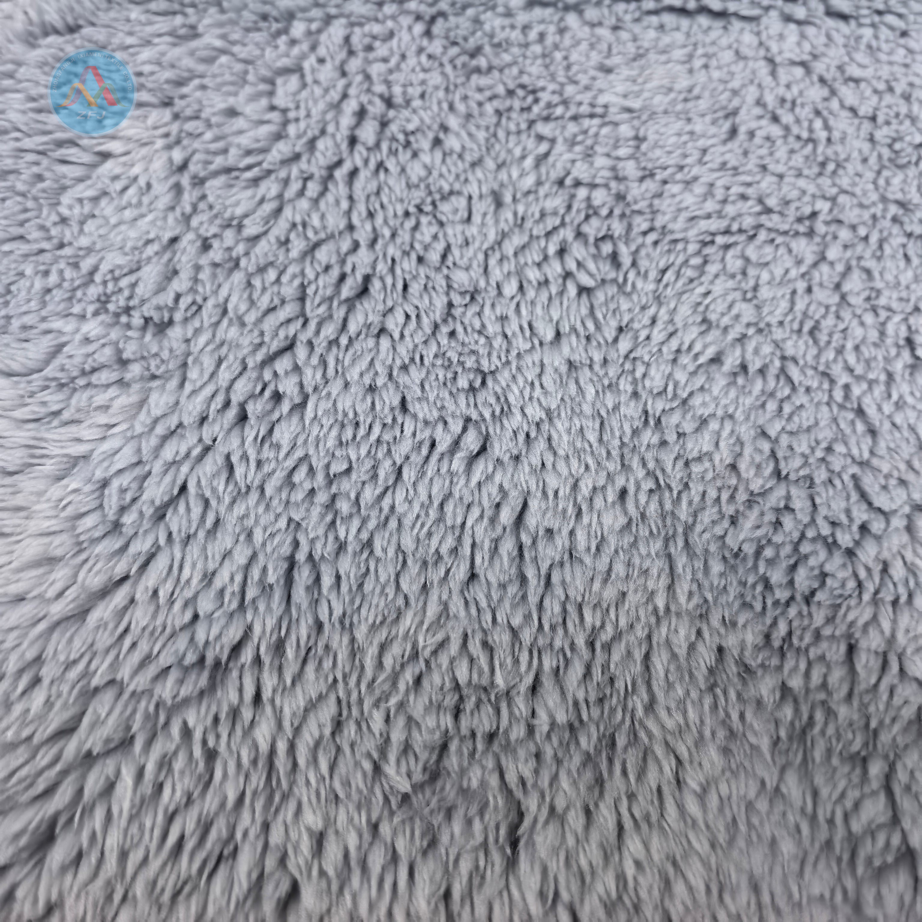 100% Polyester 340gsm Fluffy Yarn Fleece Fabric