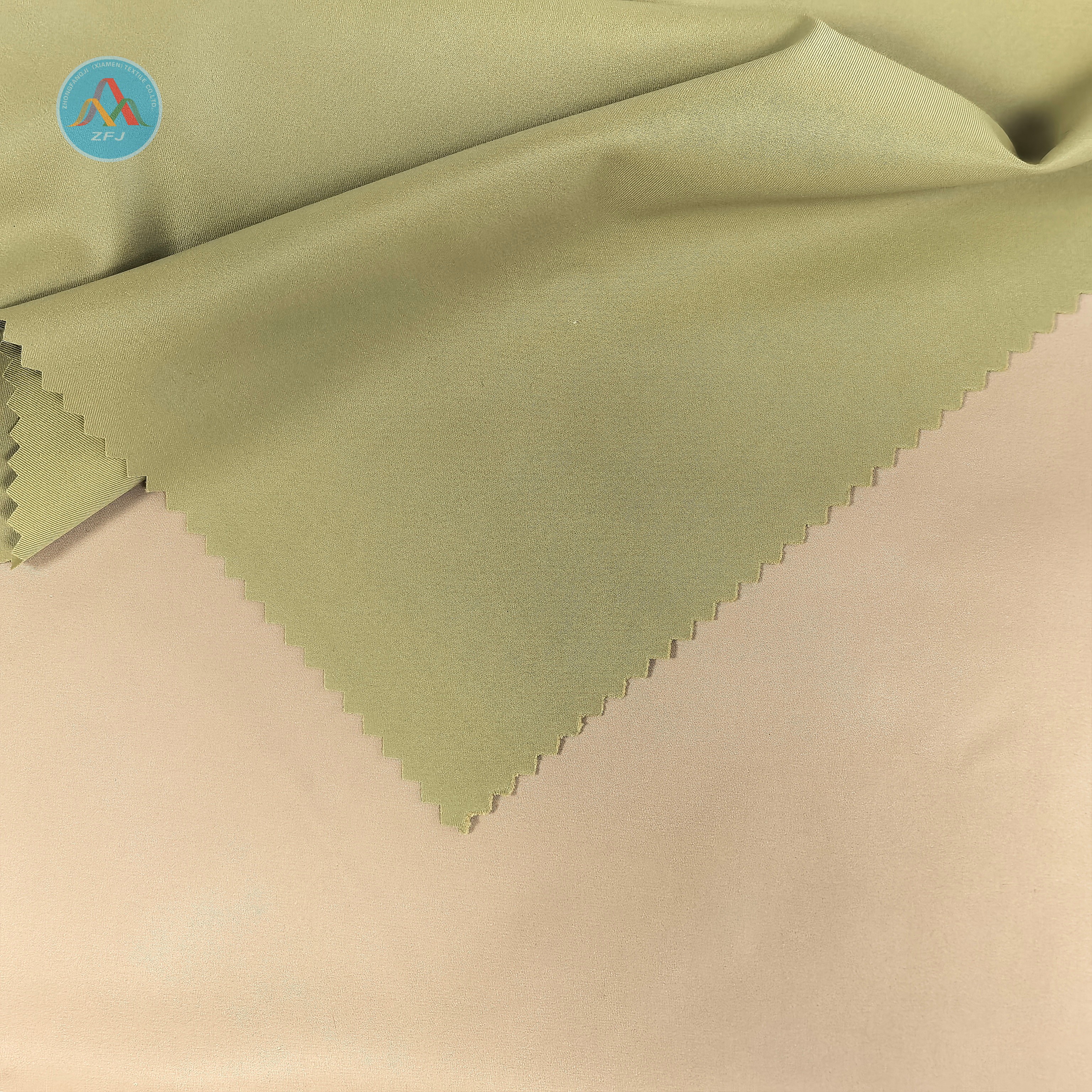 100% Polyester Twill Fabric with Non-Pfc Dwr Finish for Triclimate Jacket