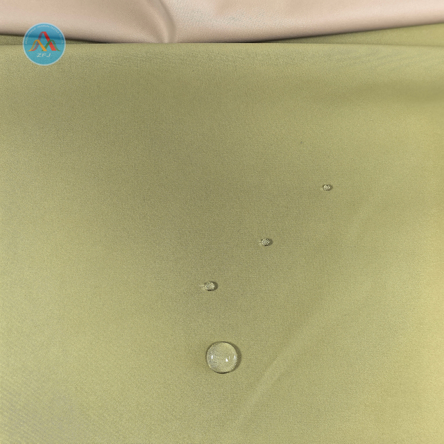 100% Polyester Twill Fabric with Non-Pfc Dwr Finish for Triclimate Jacket