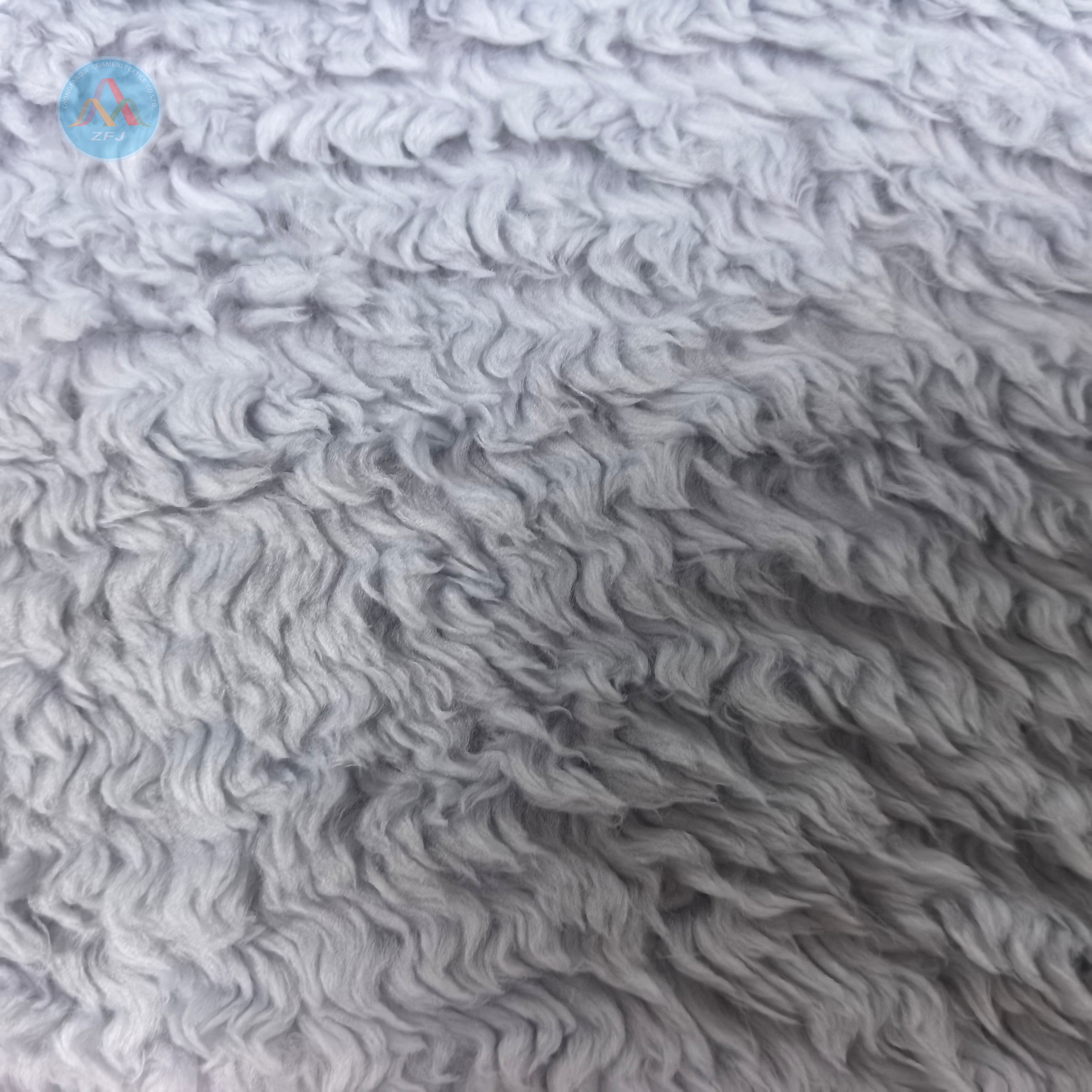 100% Polyester 340gsm Fluffy Yarn Fleece Fabric